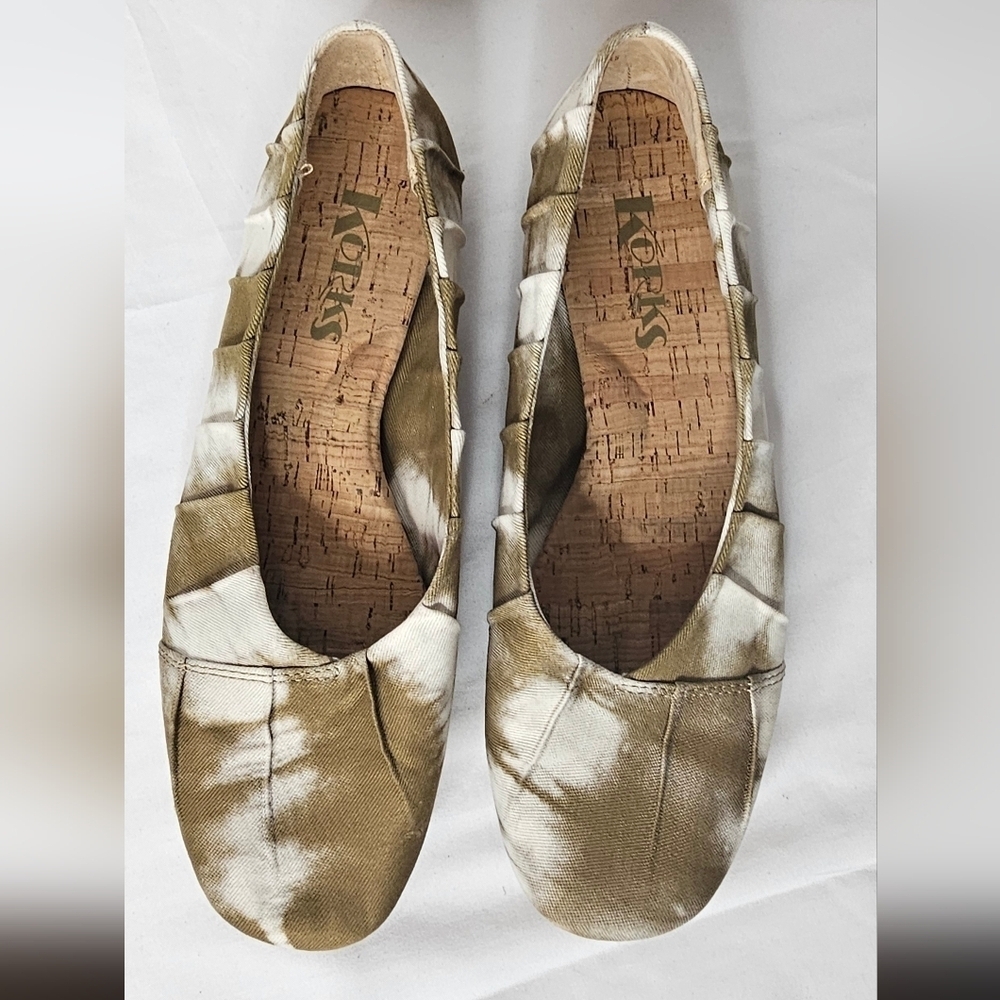 Korks Palmer Pleated Fabric Comfort Ballet Flats Brown White Tie Dye Womens 7.5
